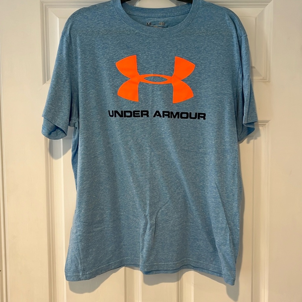 Large UA Loose Fit style T-Shirt